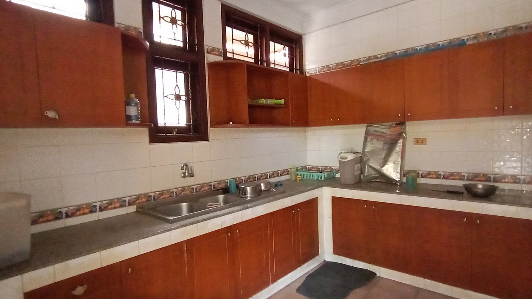 RUMAH MEWAH DENGAN HALAM LUAS DEKAT UGM, JL PANDEGA WIDYA