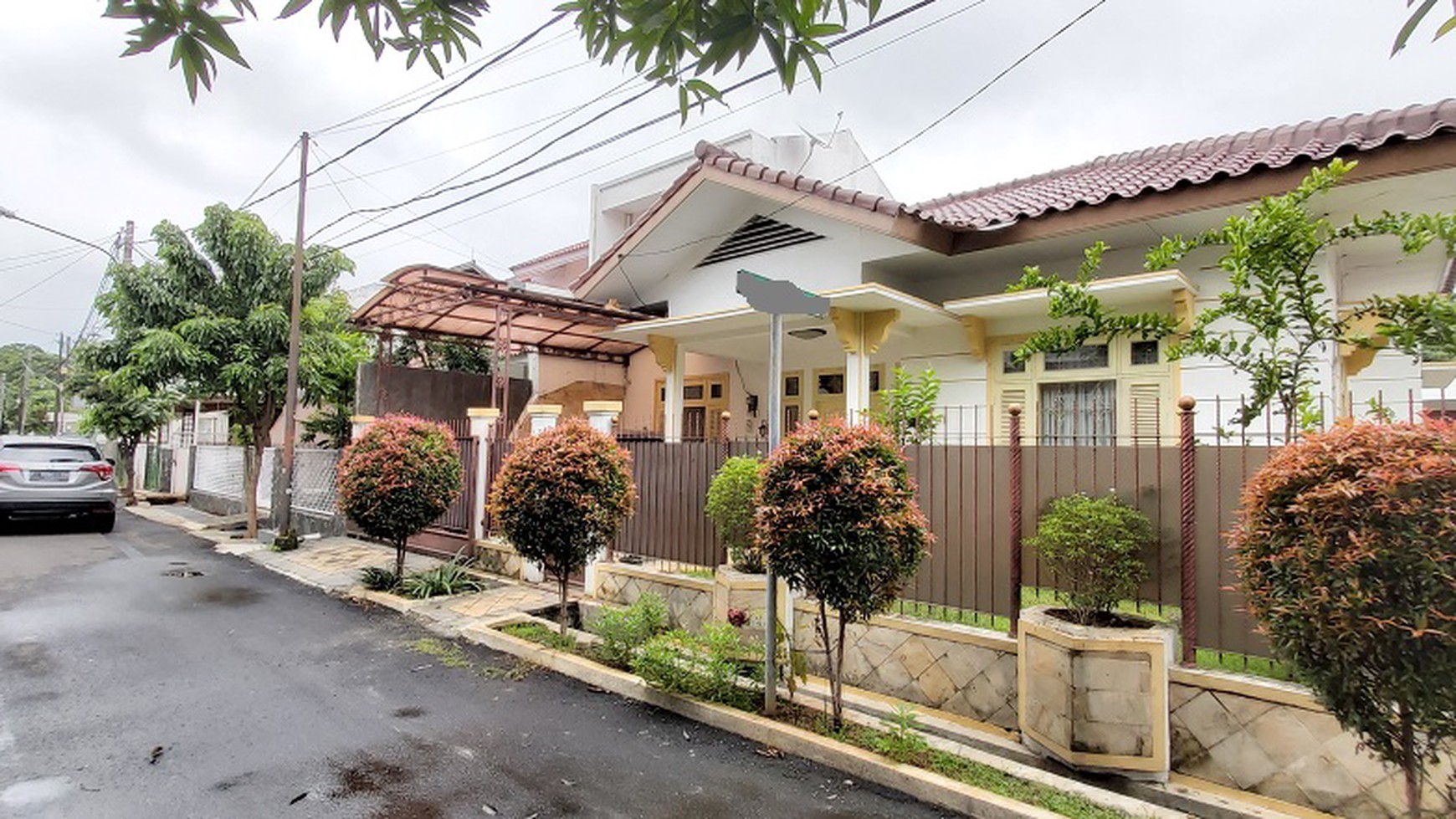 Rumah di Tanjung Barat, Jakarta Selatan, Dalam Kompleks, Di Hoek, SHM, LT 289 m2