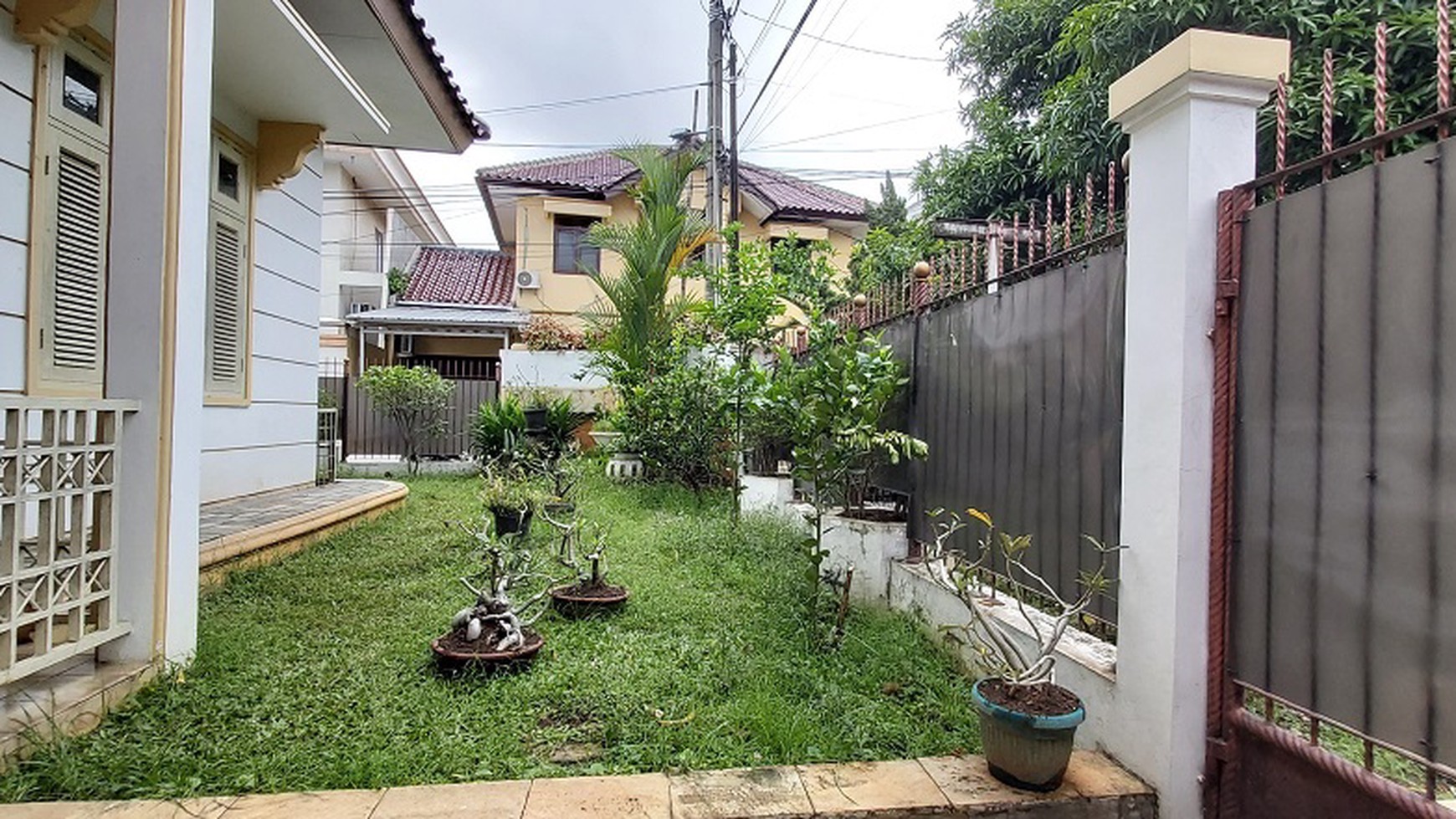 Rumah di Tanjung Barat, Jakarta Selatan, Dalam Kompleks, Di Hoek, SHM, LT 289 m2