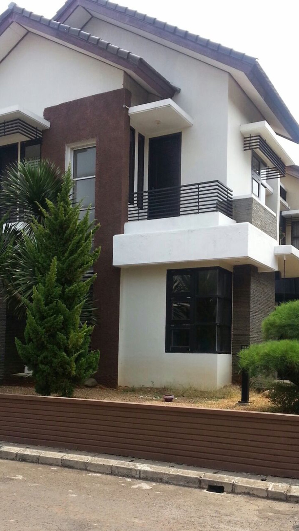 Rumah Hoek dan Murah di Cluster Bintaro Residence