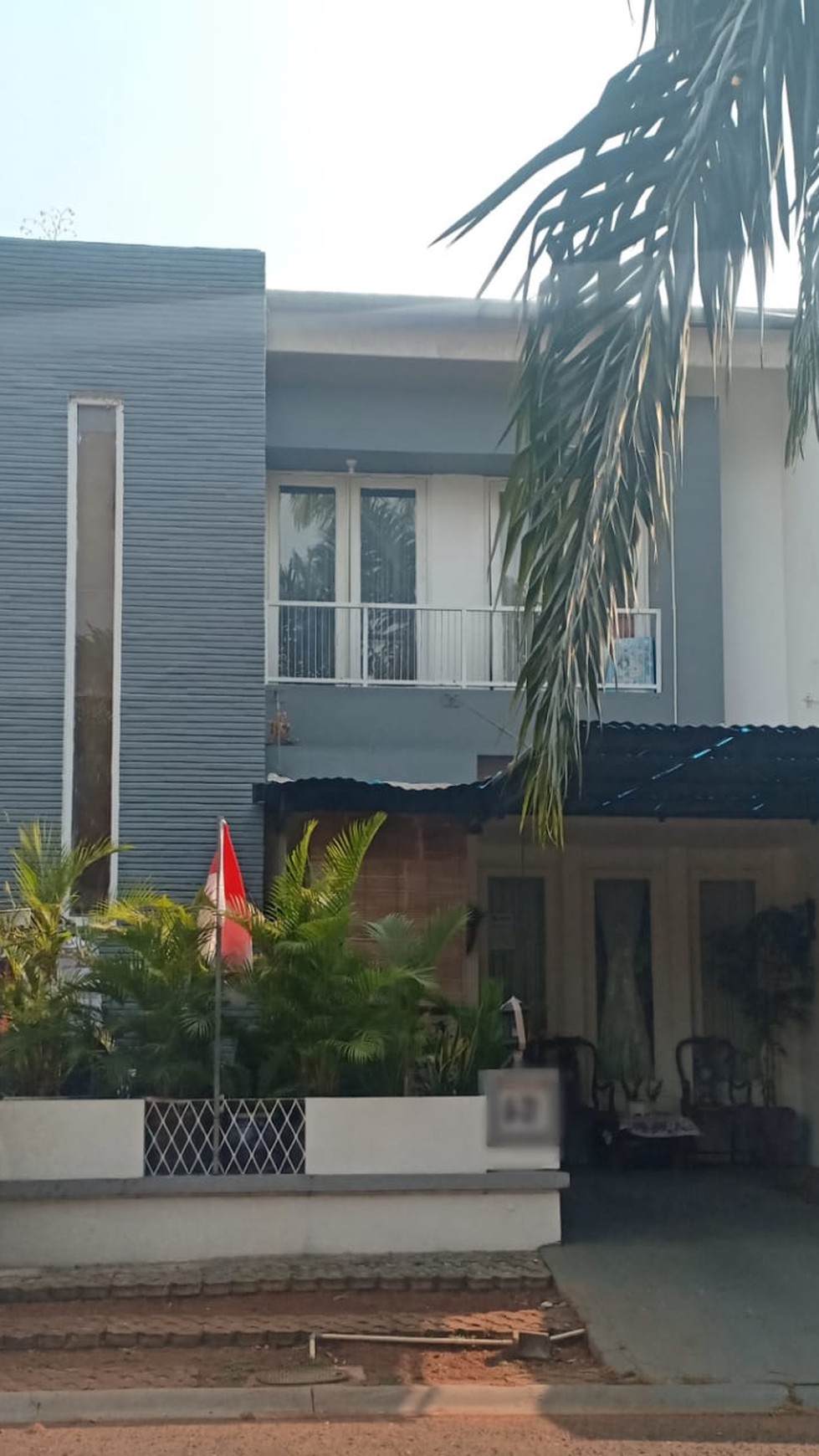 Rumah Asri nan Cantik dengan harga menarik depan taman