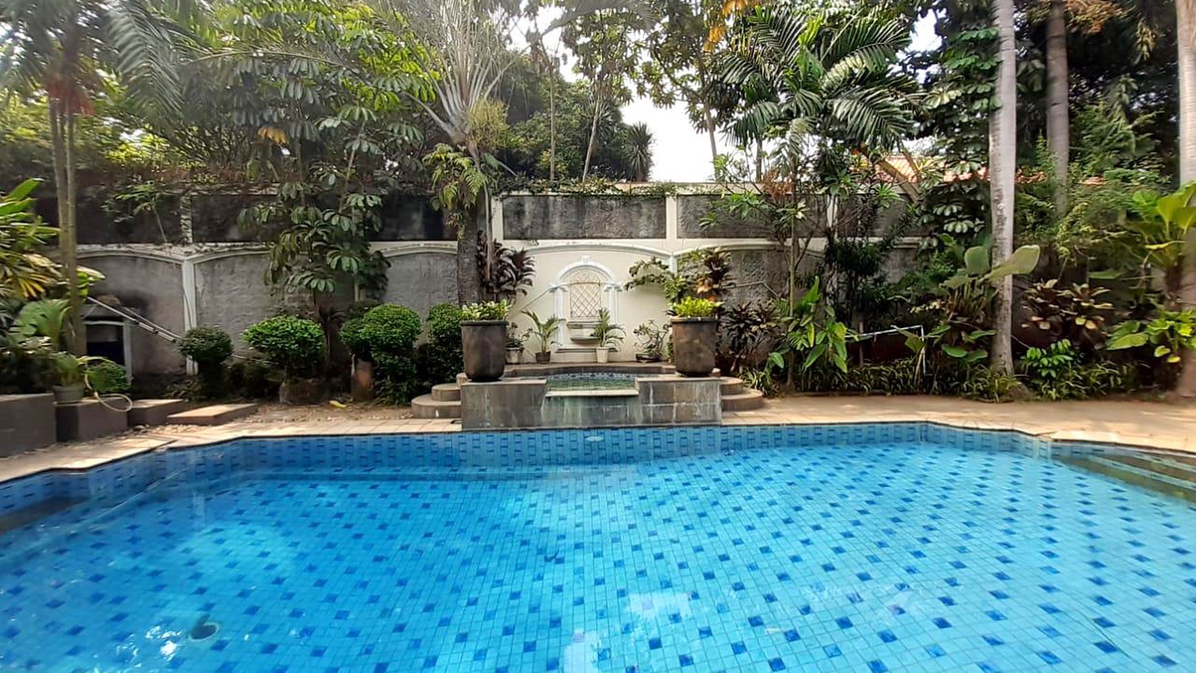 Rumah LUX esklusive di rempoa jakarta selatan