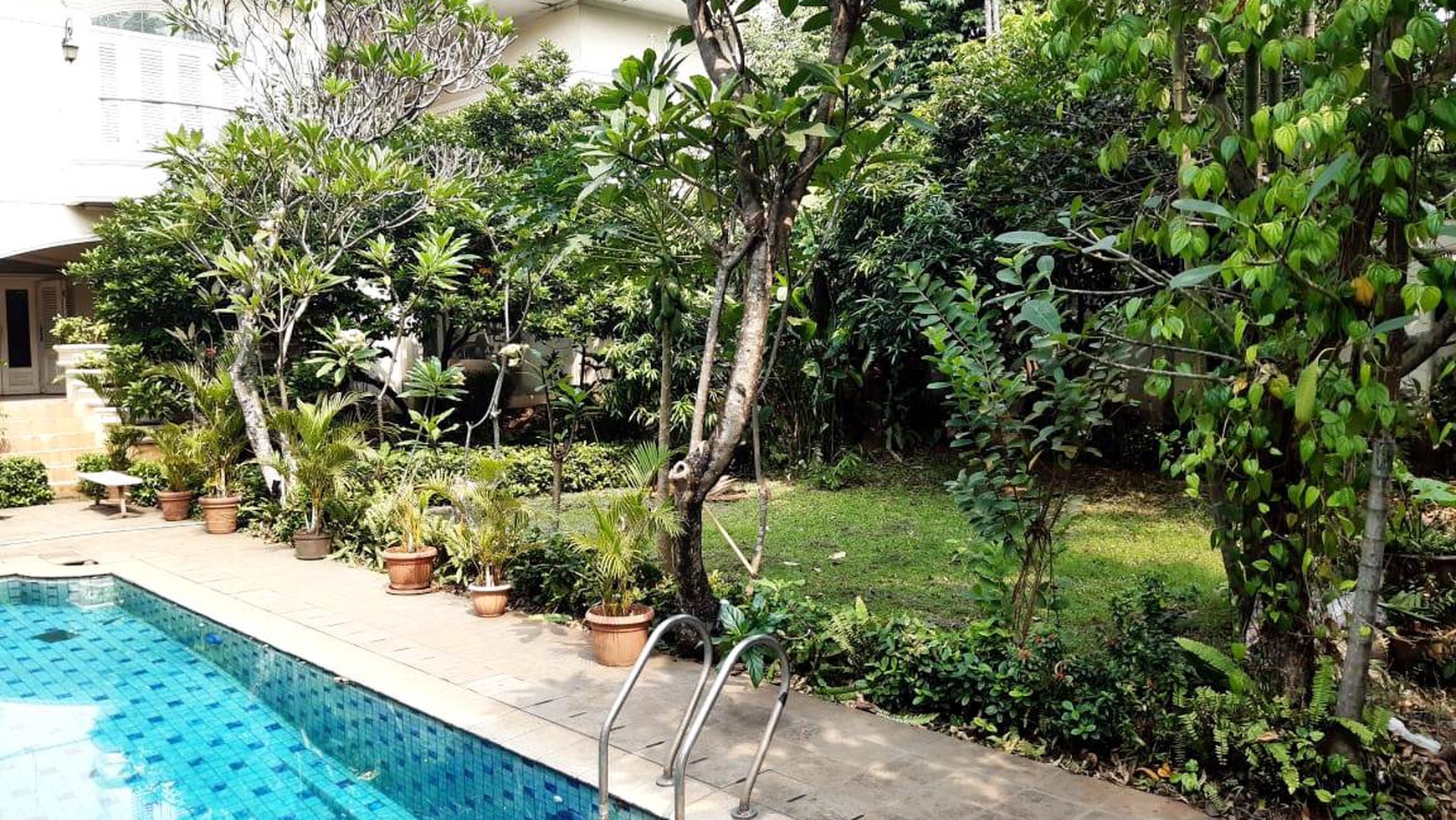 Rumah LUX esklusive di rempoa jakarta selatan