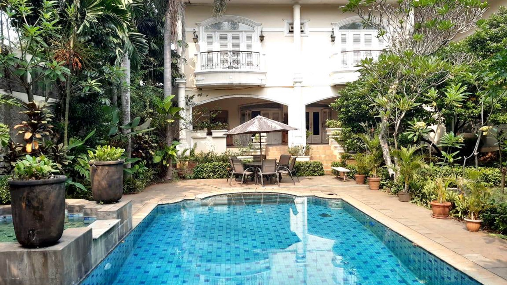 Rumah LUX esklusive di rempoa jakarta selatan