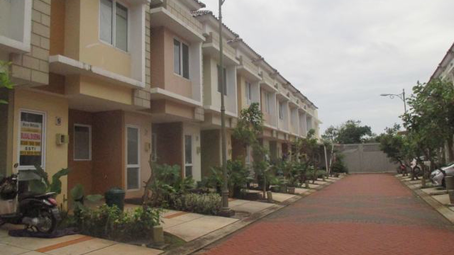 Dijual rumah murah cuma 900jt-an, masih nego lagi, strategis, siap huni, di Virginia Village Roadford Gading Serpong