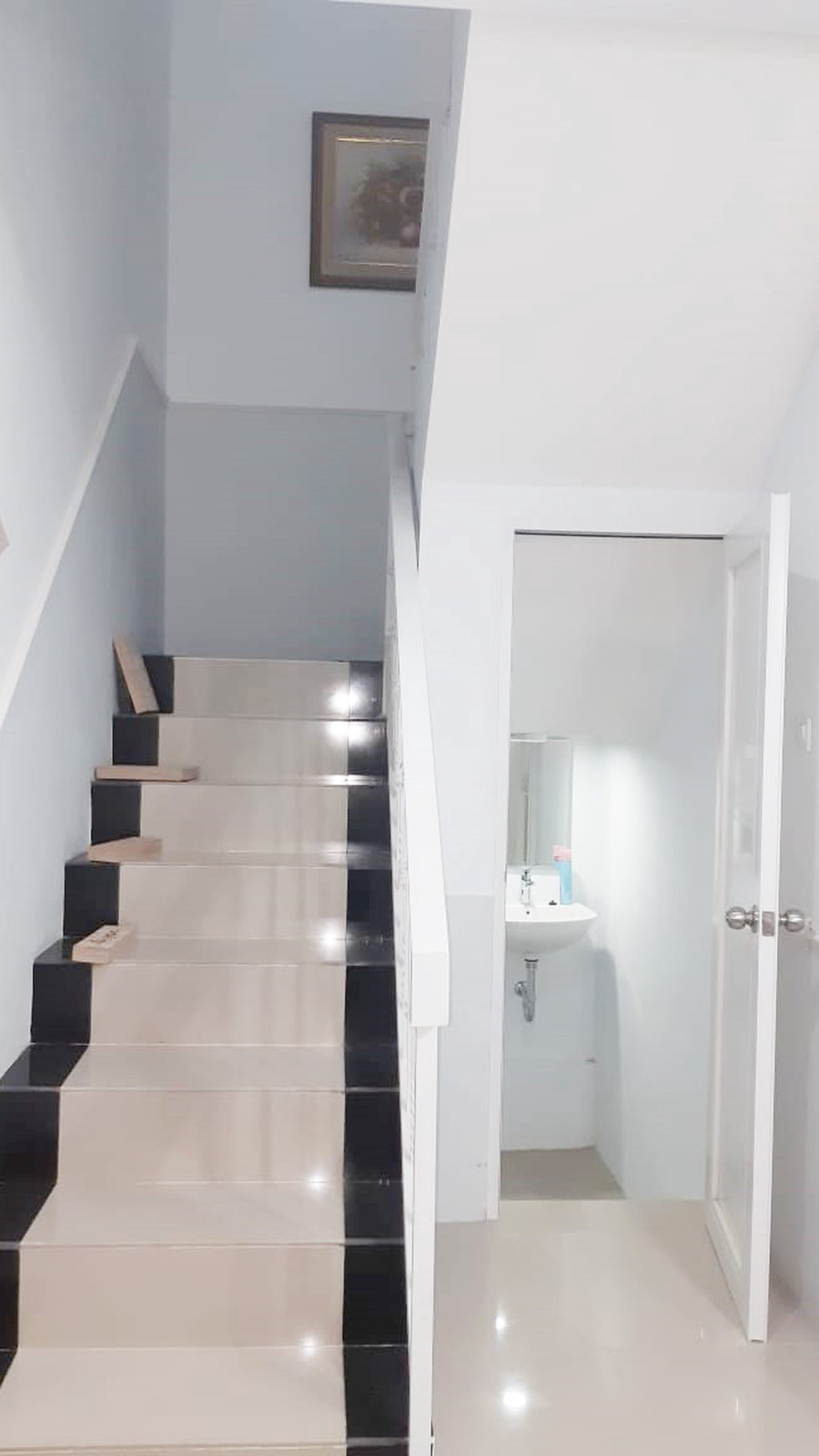 HOTSALE! Rumah Brand New Fully Furnished hanya 1M an, Jombang