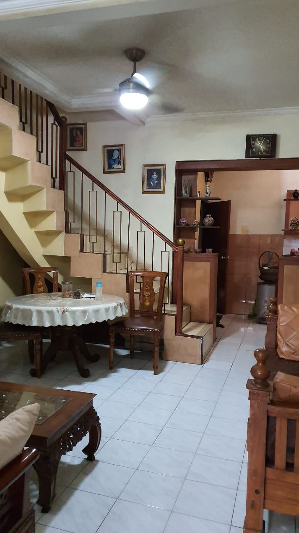 Rumah Siap Huni dan Halaman Parkir Luas di Pondok Aren