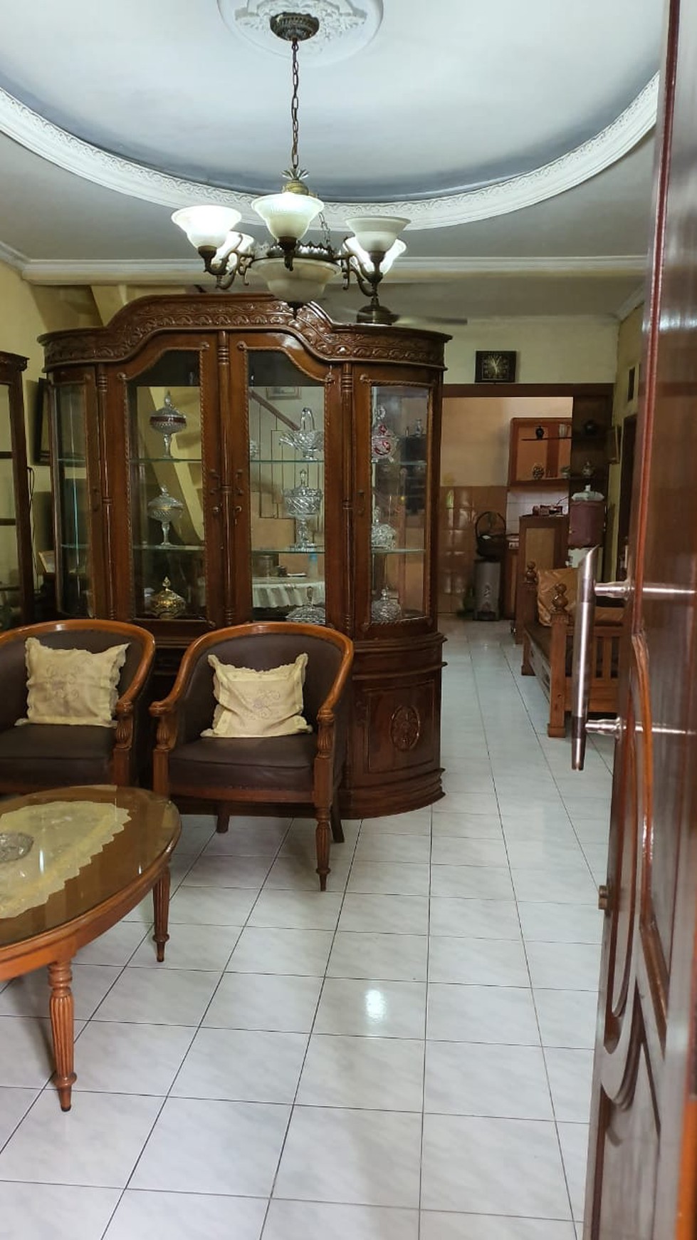 Rumah Siap Huni dan Halaman Parkir Luas di Pondok Aren