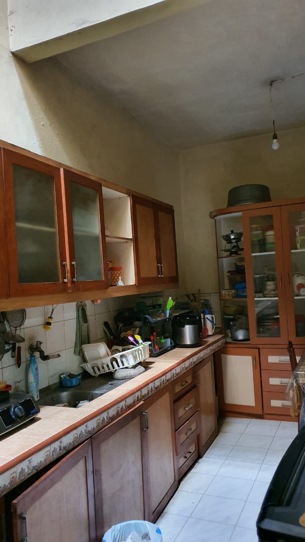 Rumah Siap Huni dan Halaman Parkir Luas di Pondok Aren