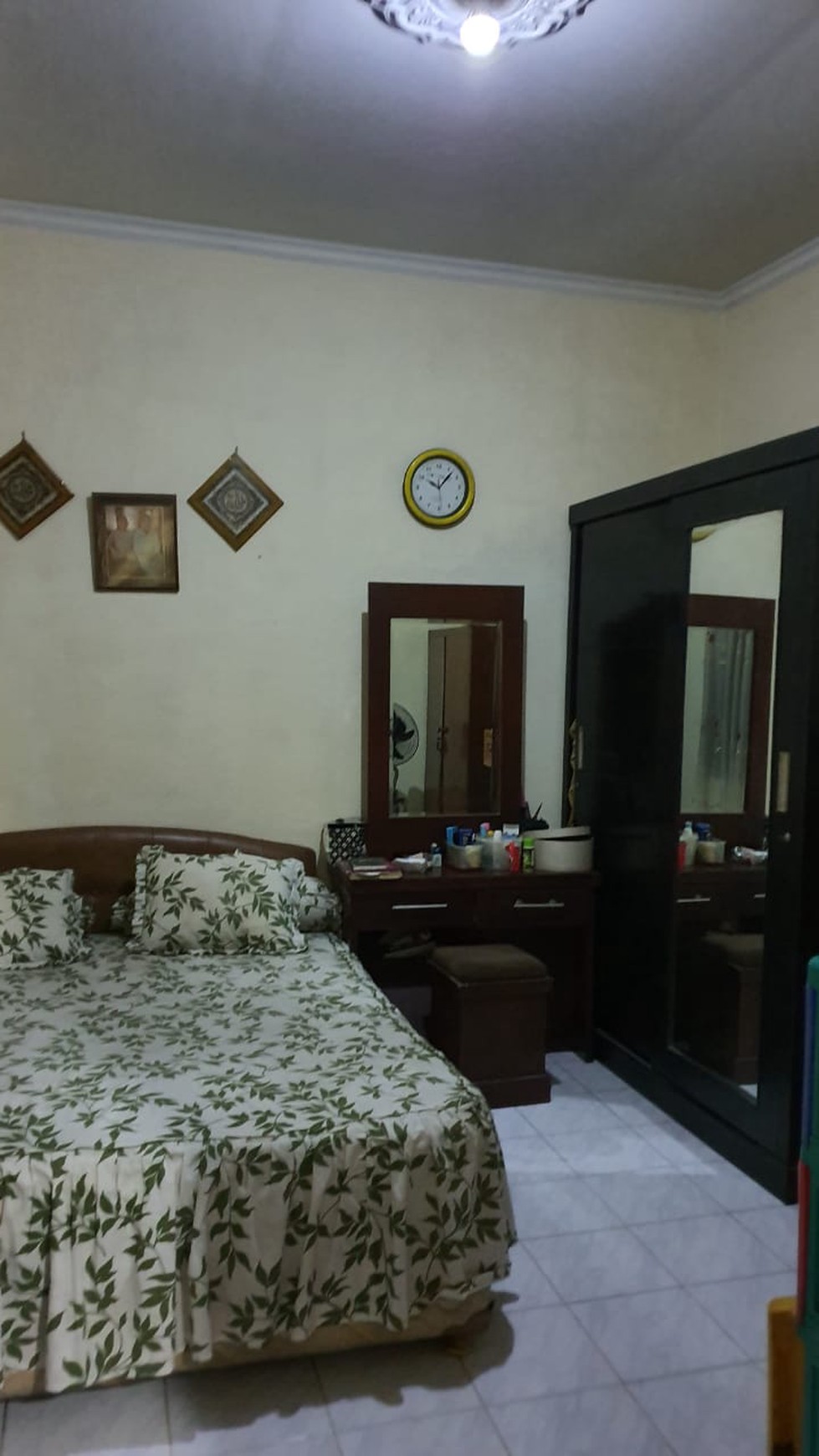 Rumah Siap Huni dan Halaman Parkir Luas di Pondok Aren