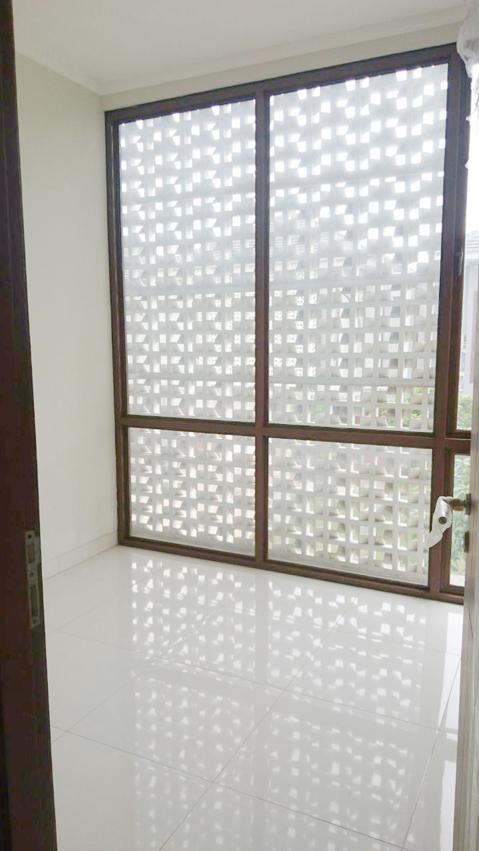 Rumah Cantik dan Siap Huni di Cluster Discovery, Bintaro