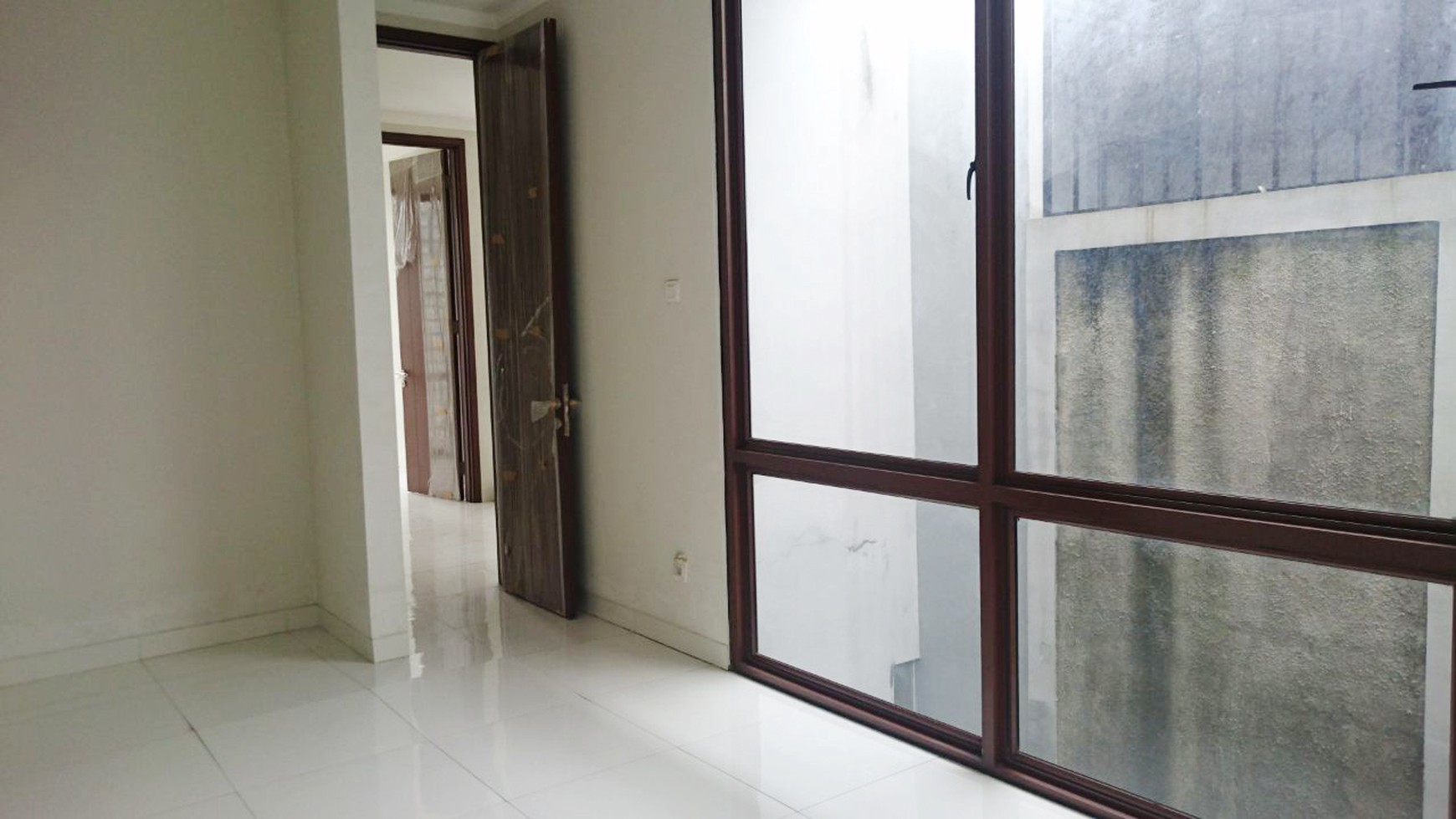 Rumah Cantik dan Siap Huni di Cluster Discovery, Bintaro