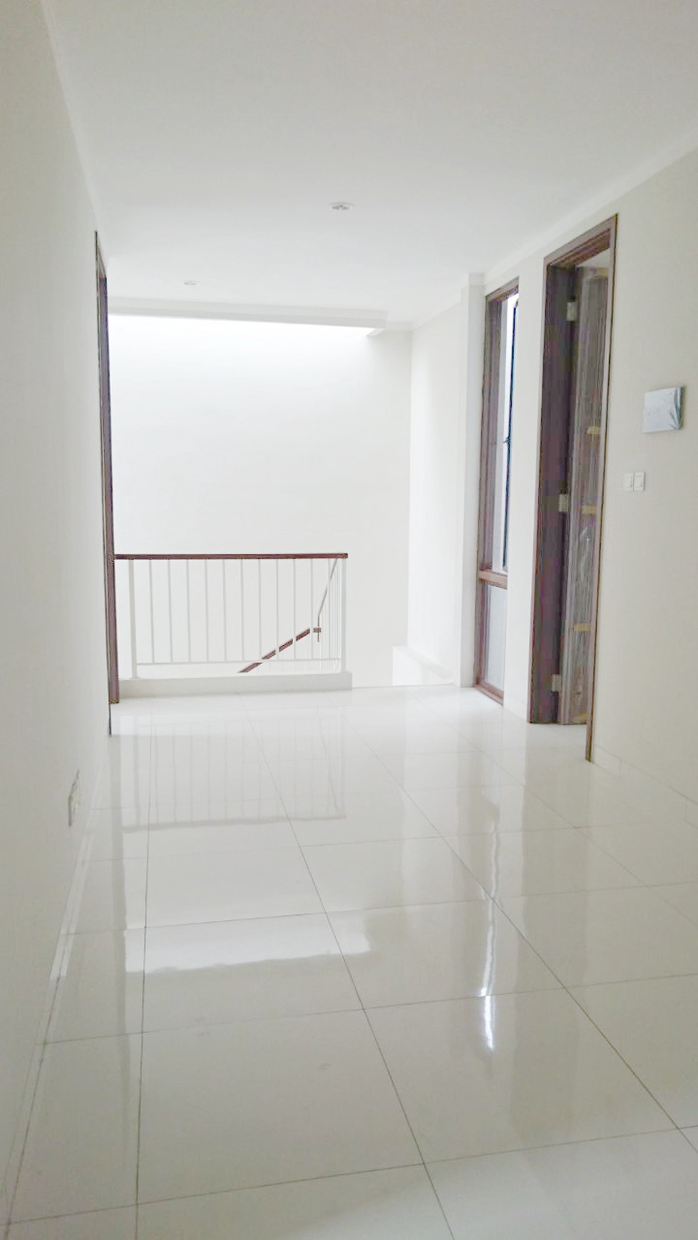 Rumah Cantik dan Siap Huni di Cluster Discovery, Bintaro