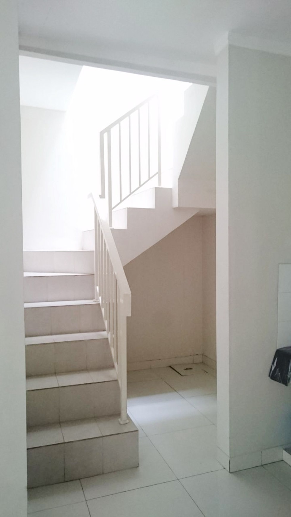 Rumah Cantik dan Siap Huni di Cluster Discovery, Bintaro