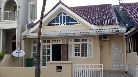 Disewa Rumah Di JL. Gn. Putri - Taman Bromo - Lippo Karawaci - Tangerang