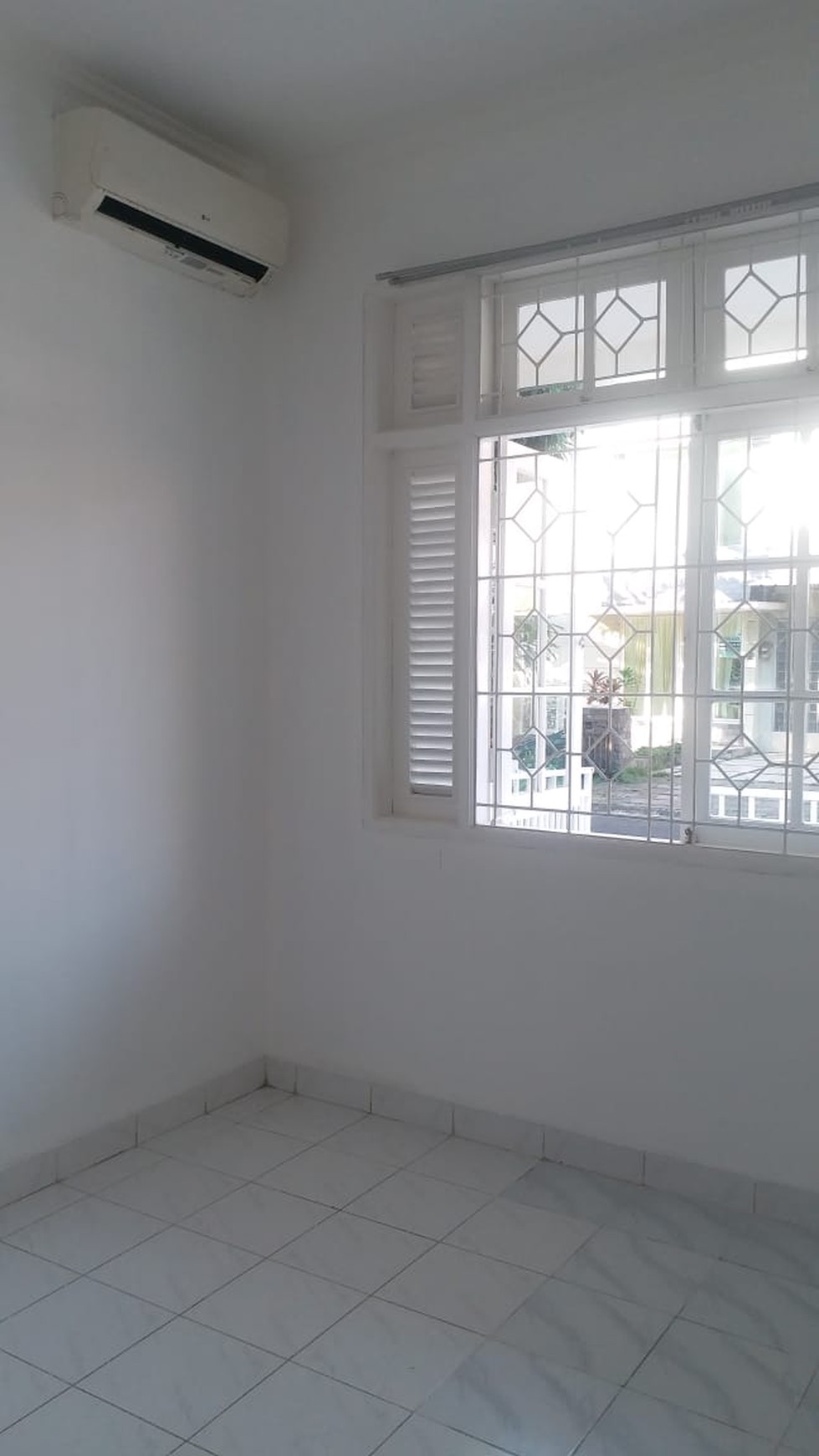 Disewa Rumah Di JL. Gn. Putri - Taman Bromo - Lippo Karawaci - Tangerang