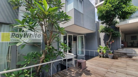 Rumah dengan Desain Apartemen Mewah di Cilandak