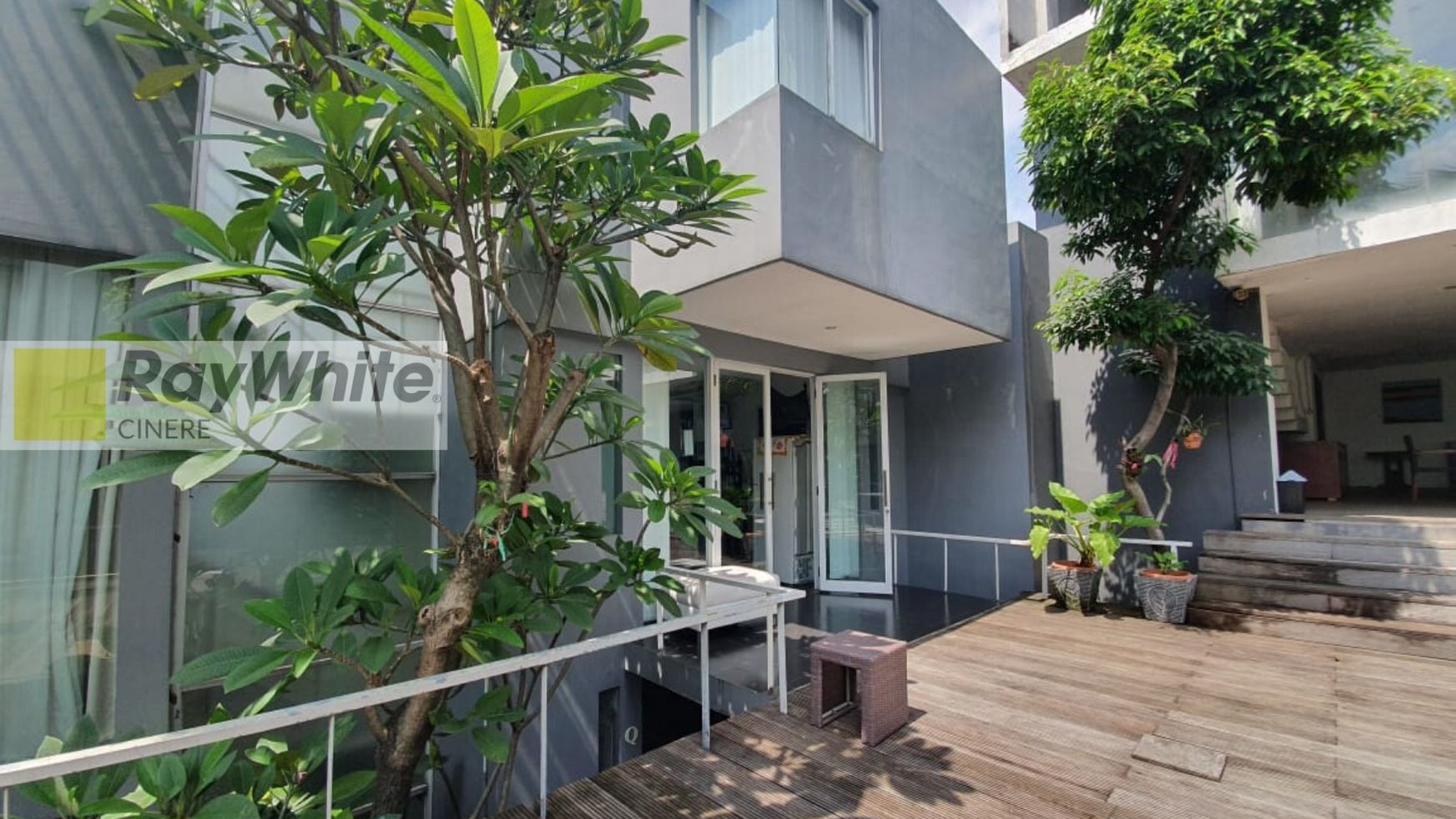Rumah dengan Desain Apartemen Mewah di Cilandak