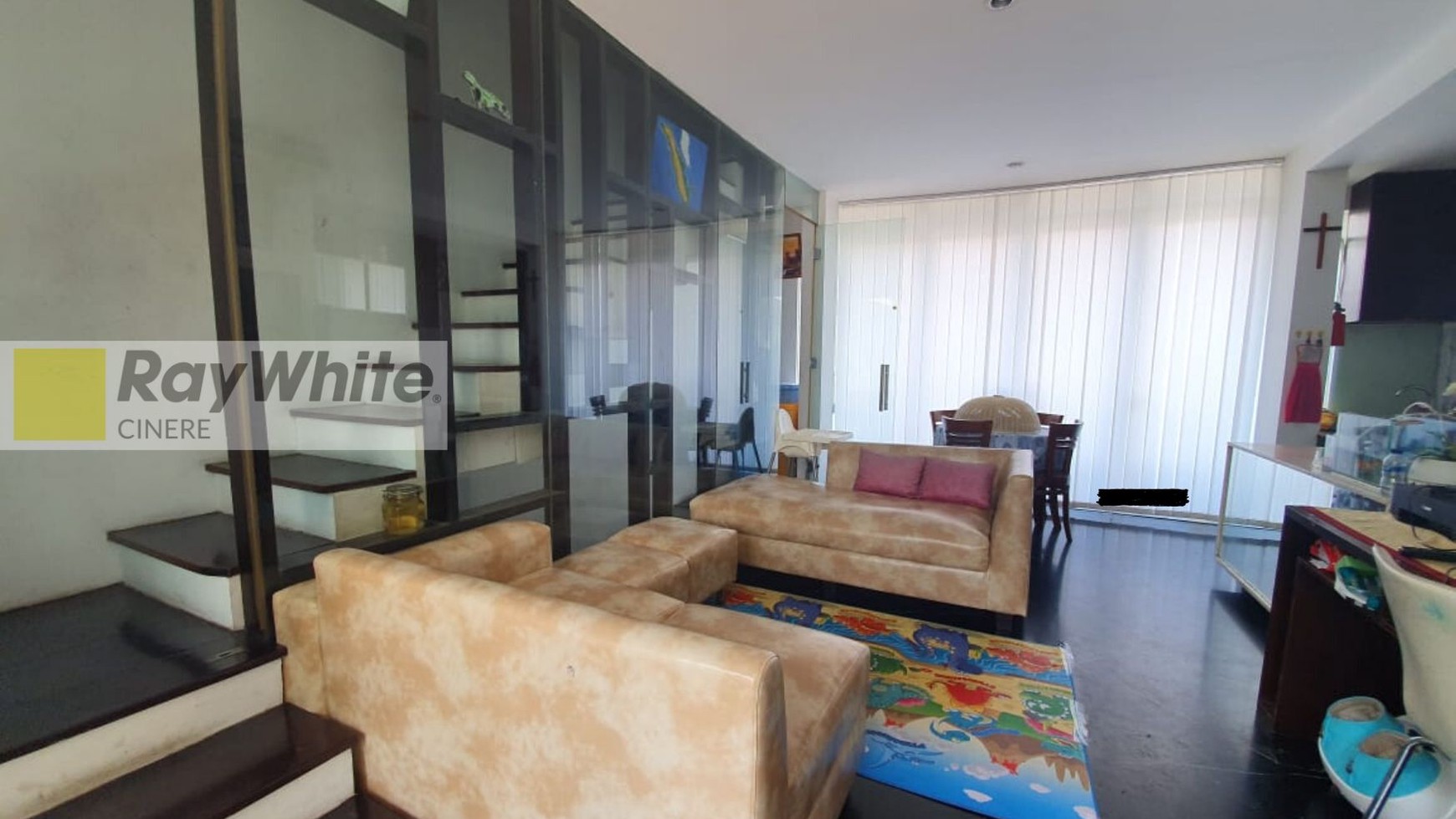Rumah dengan Desain Apartemen Mewah di Cilandak