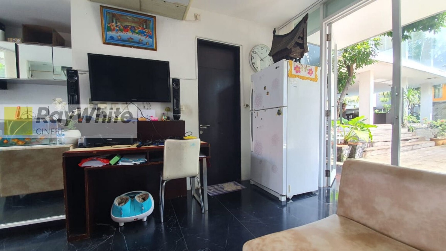 Rumah dengan Desain Apartemen Mewah di Cilandak