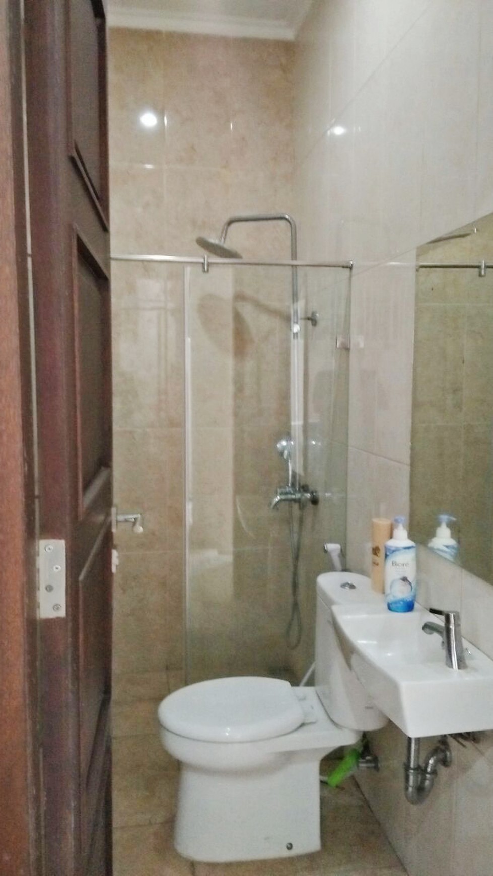 Rumah Cantik dan Siap Huni di cluster Kebayoran Village, Bintaro