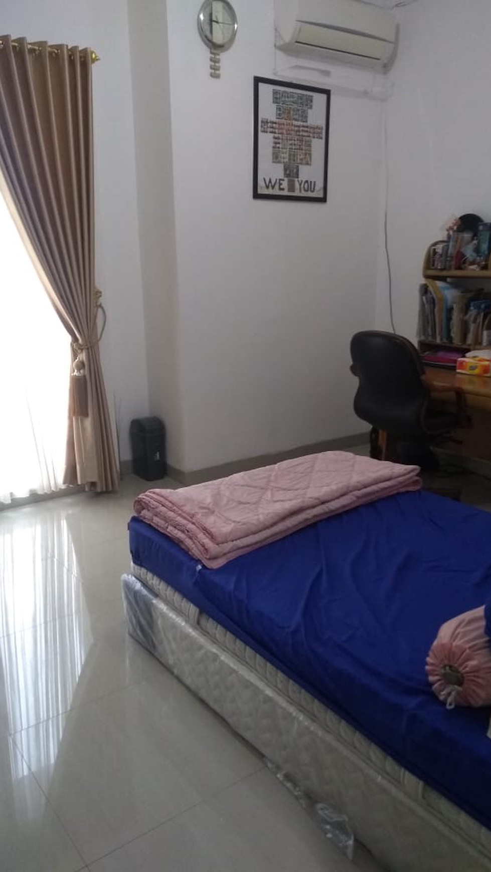 Rumah Murah, Cantik dengan carport dan taman di Bintaro Jakarta Selatan