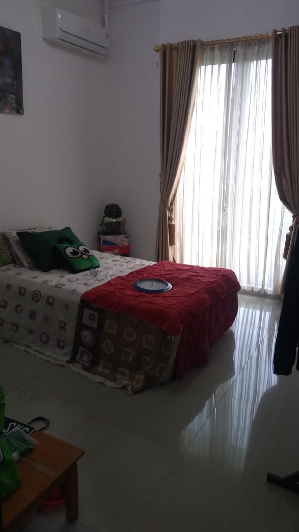 Rumah Murah, Cantik dengan carport dan taman di Bintaro Jakarta Selatan