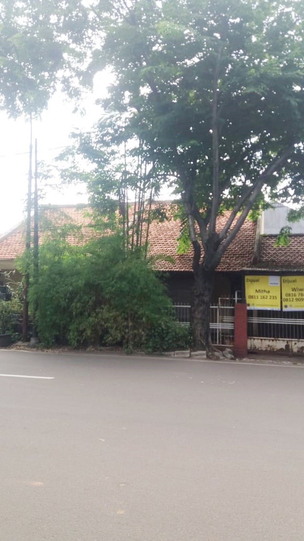 Rumah Klasik dengan halaman luas di Bintaro, Jakarta Selatan