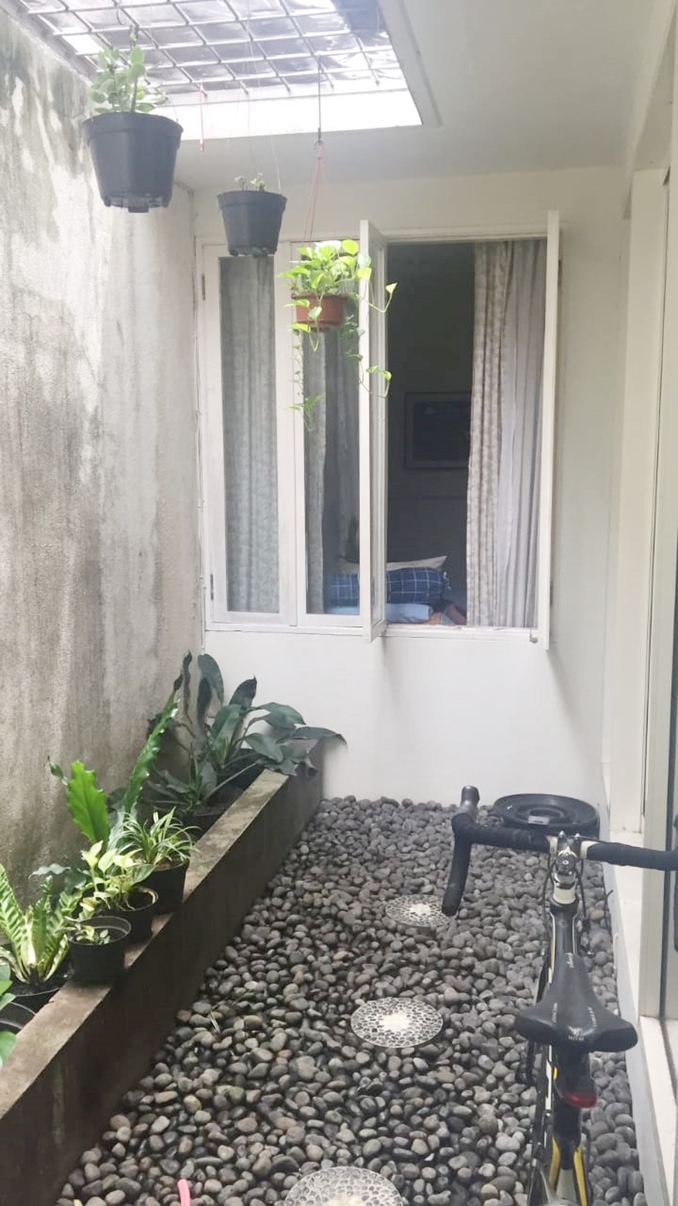 HOSALE! Rumah cantik dan Murah dengan taman di cluster Bintaro Sektor 9