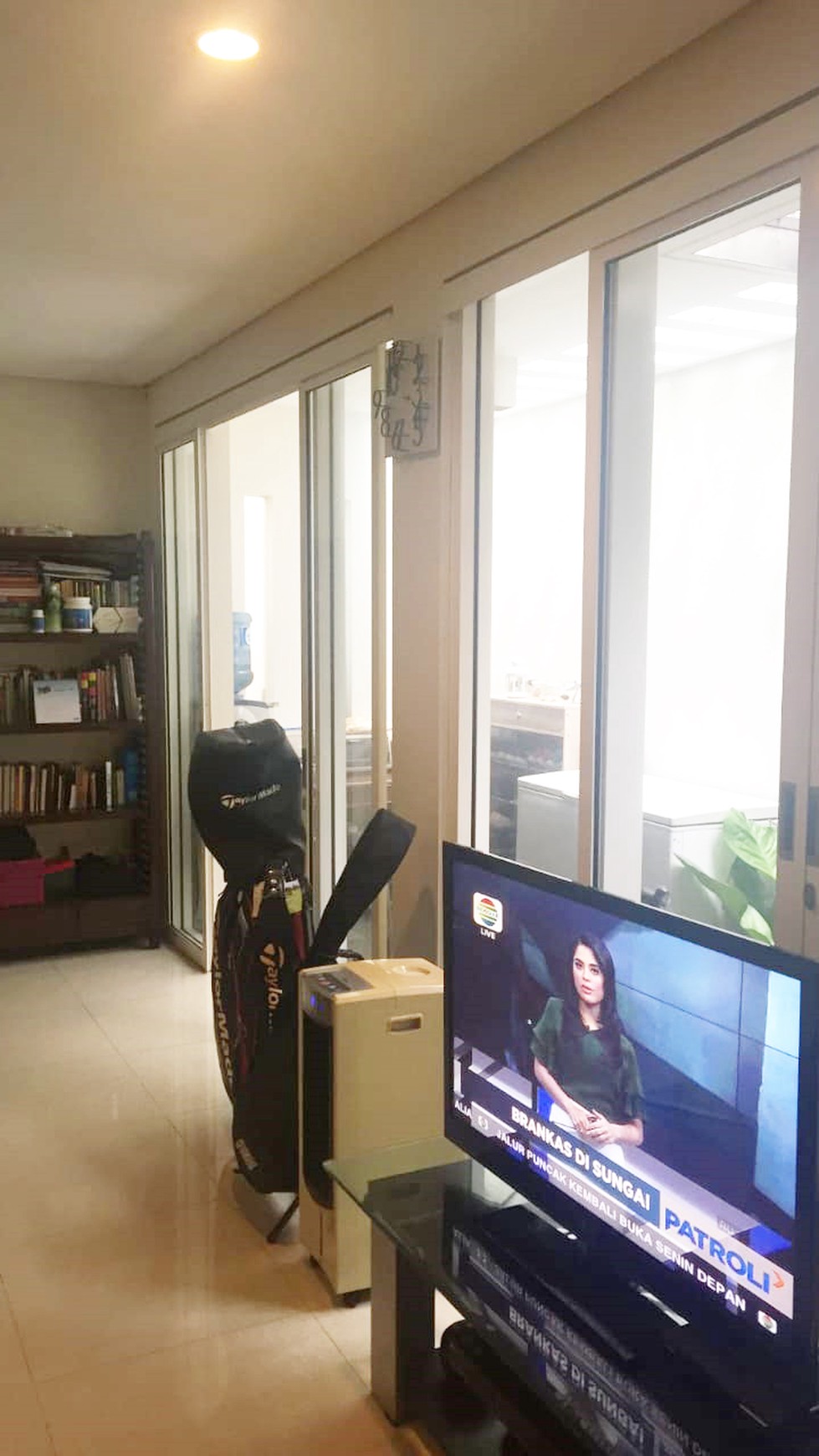 HOSALE! Rumah cantik dan Murah dengan taman di cluster Bintaro Sektor 9