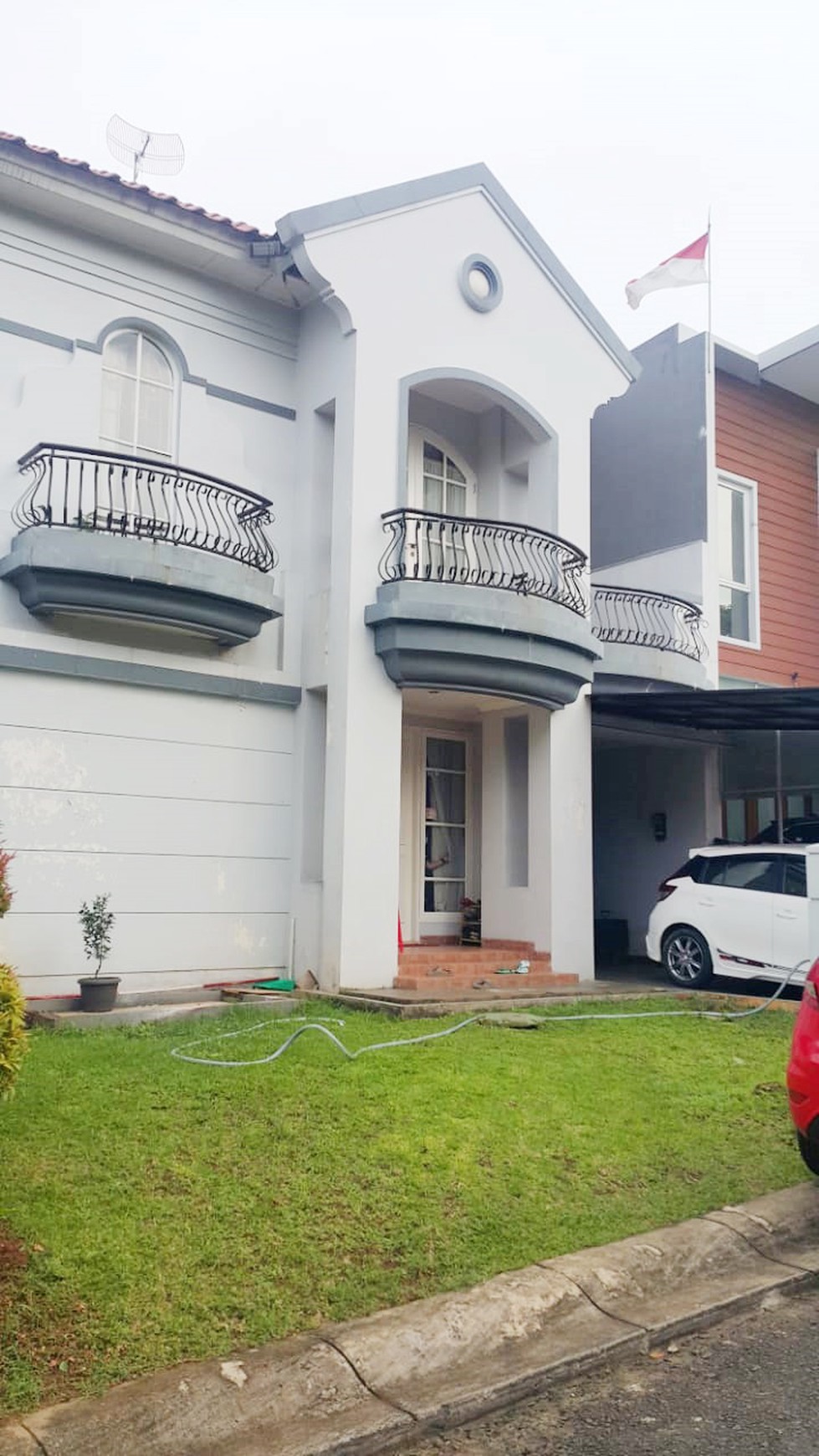 Rumah Siap Huni dengan arsitektur unik di cluster Puri Bintaro