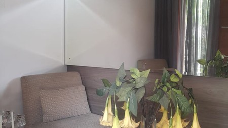 Rumah Cantik dengan halaman belakang di Puri Bintaro