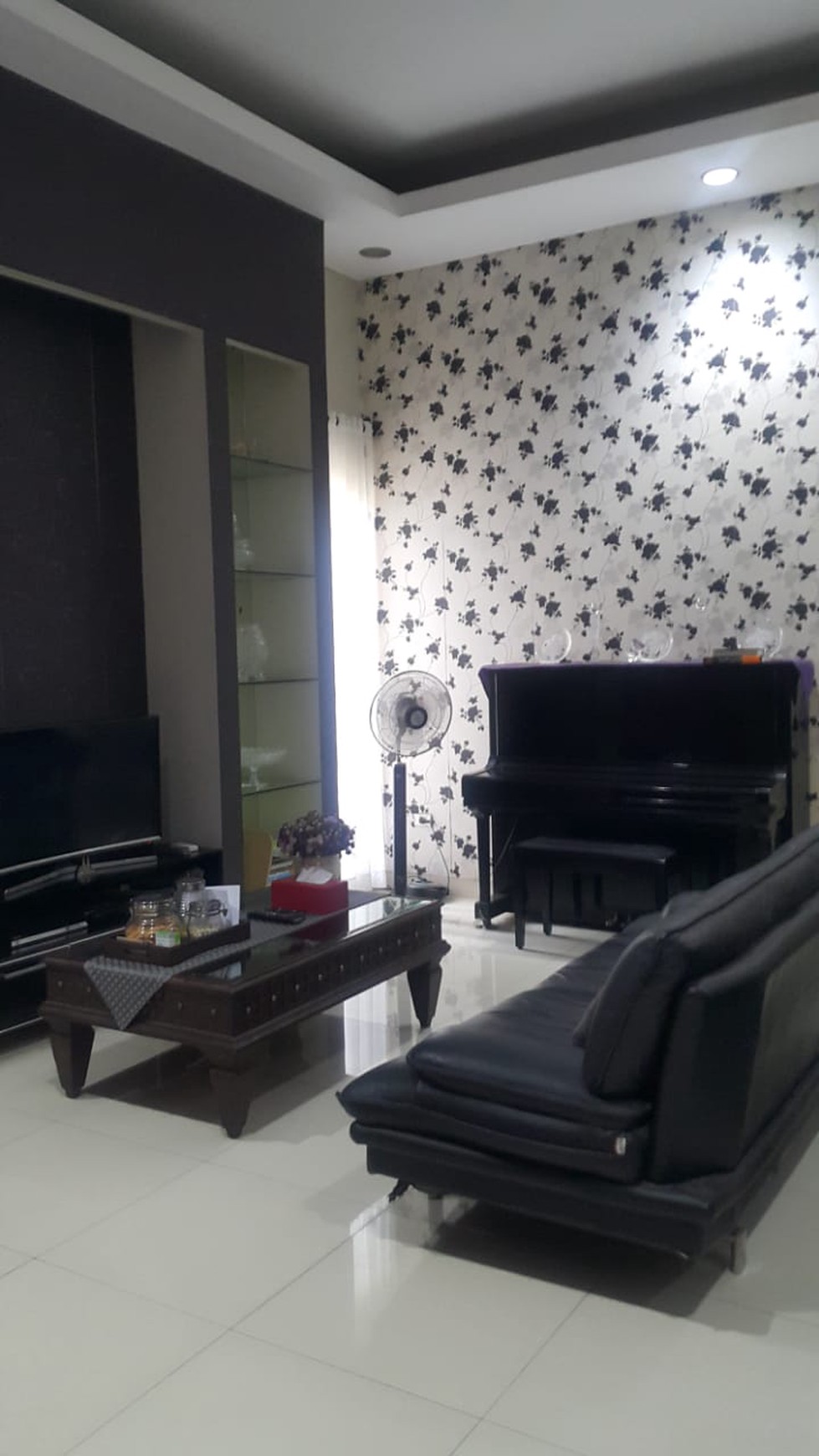 Rumah Cantik dengan halaman belakang di Puri Bintaro