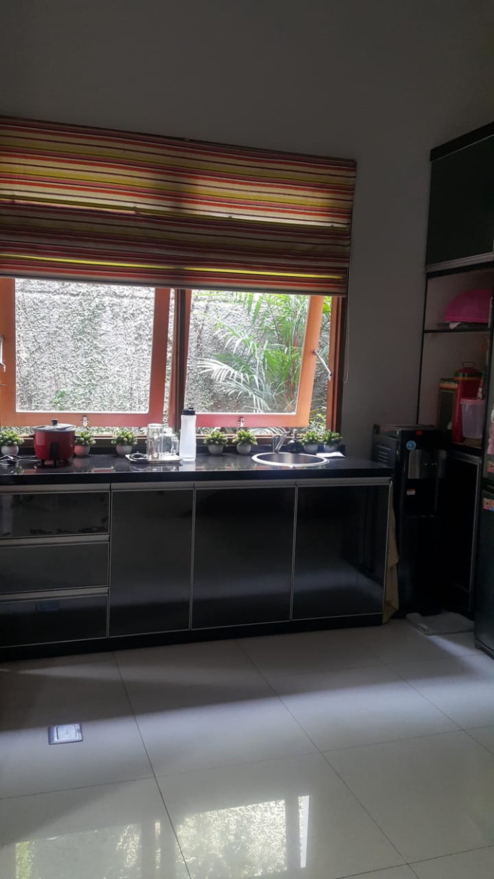 Rumah Cantik dengan halaman belakang di Puri Bintaro