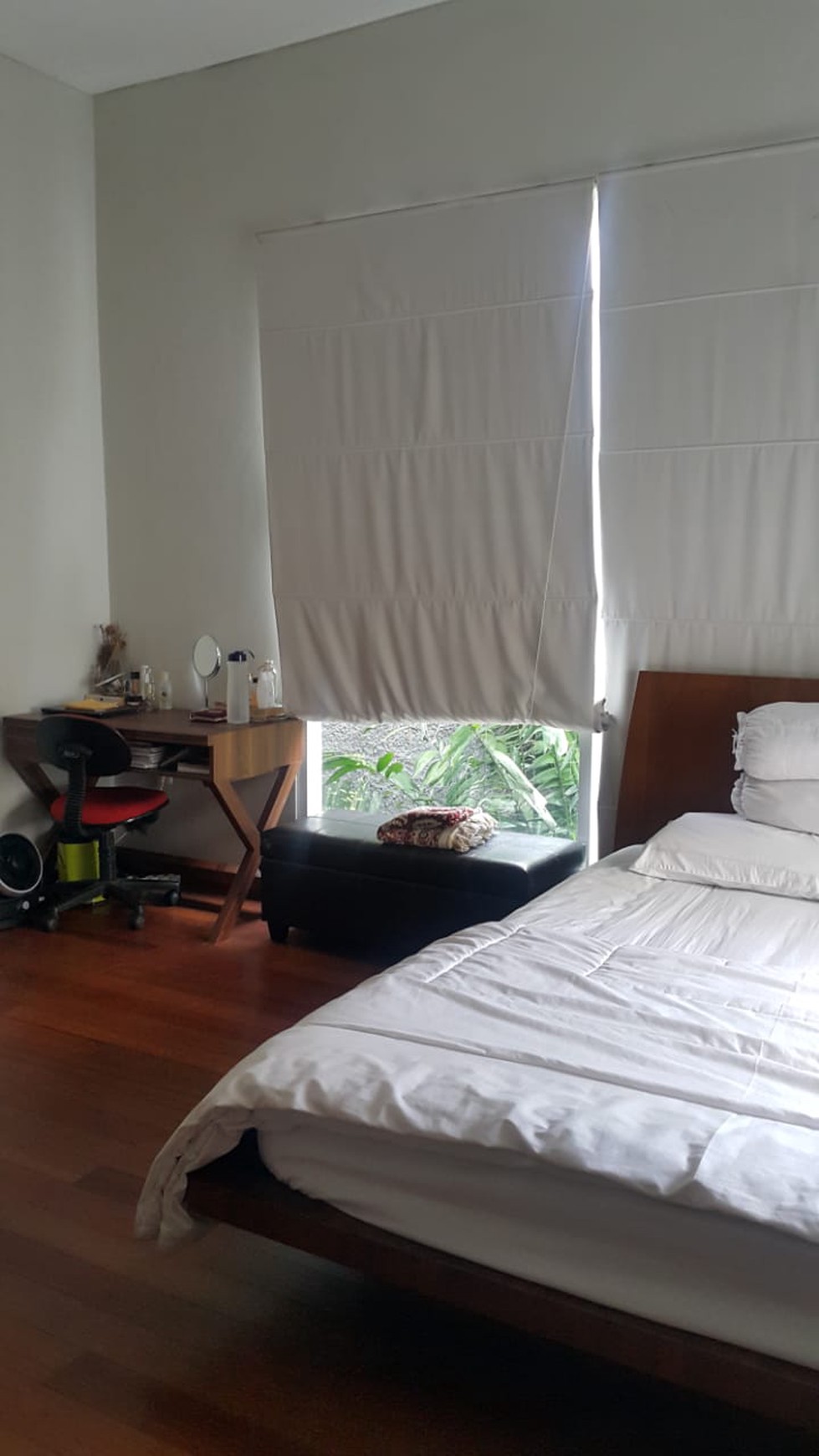 Rumah Cantik dengan halaman belakang di Puri Bintaro