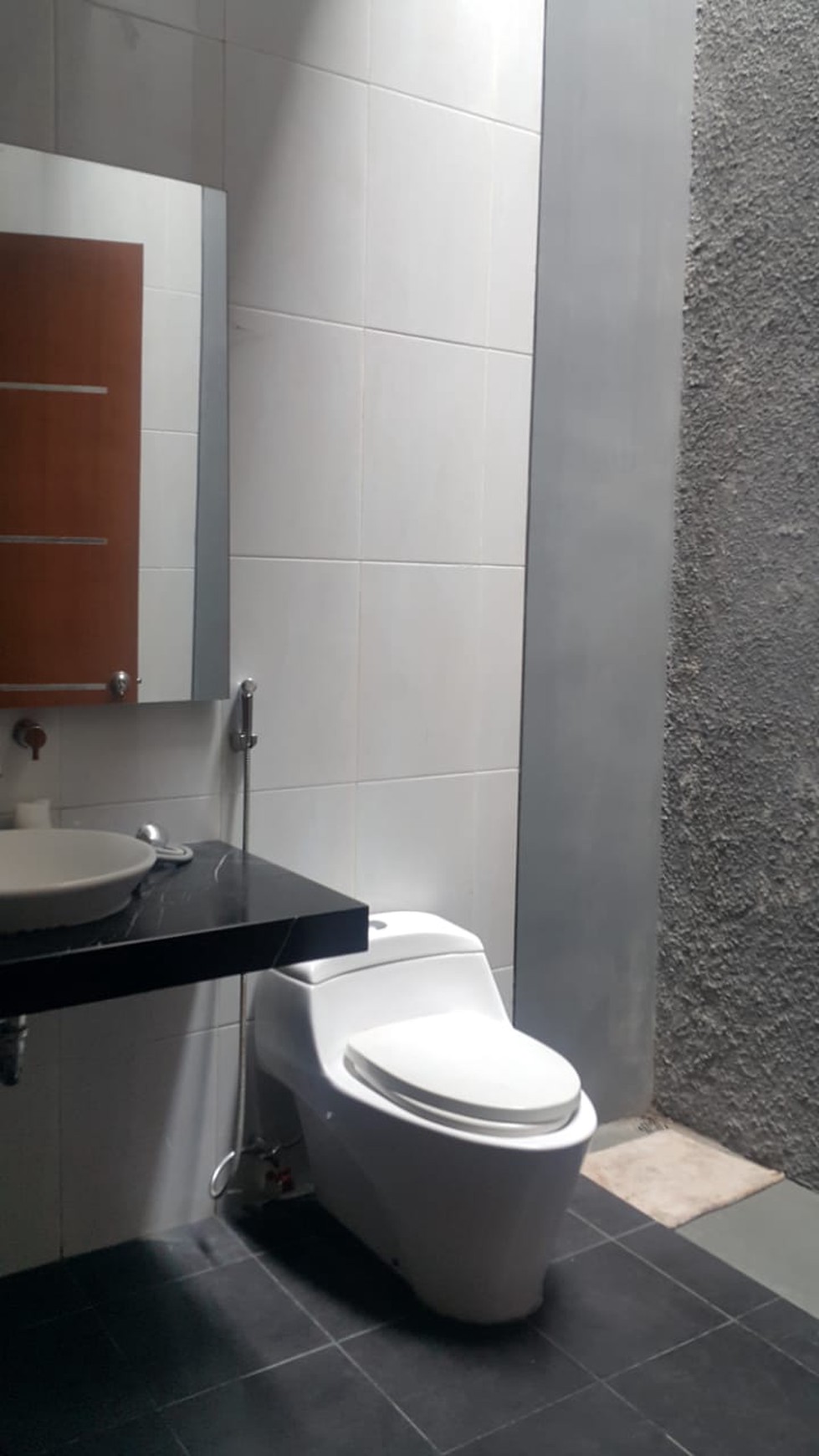 Rumah Cantik dengan halaman belakang di Puri Bintaro