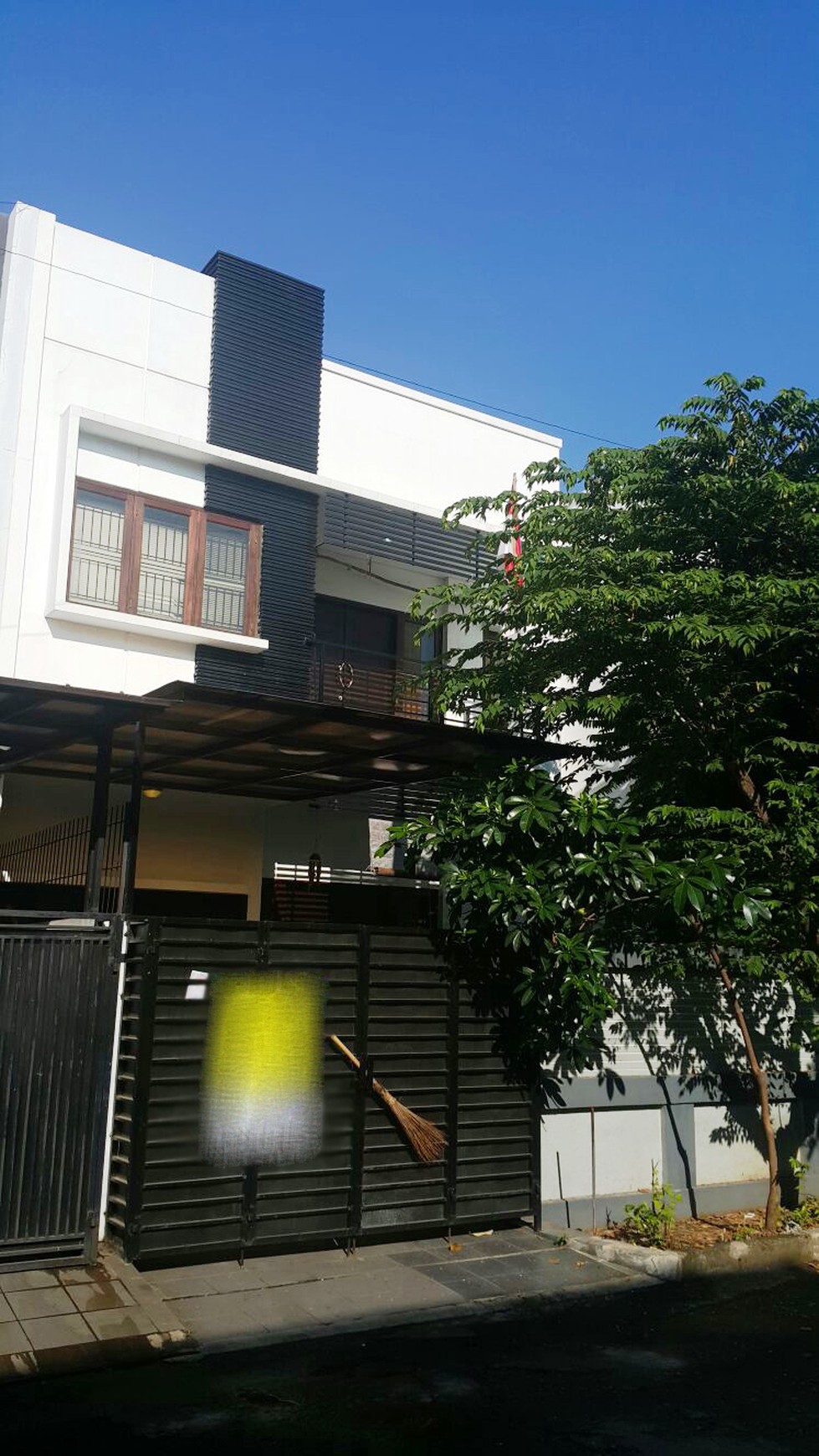 Rumah Siap Huni dan Cantik di Kawasan Cluster Taman Edelweiss, BSD