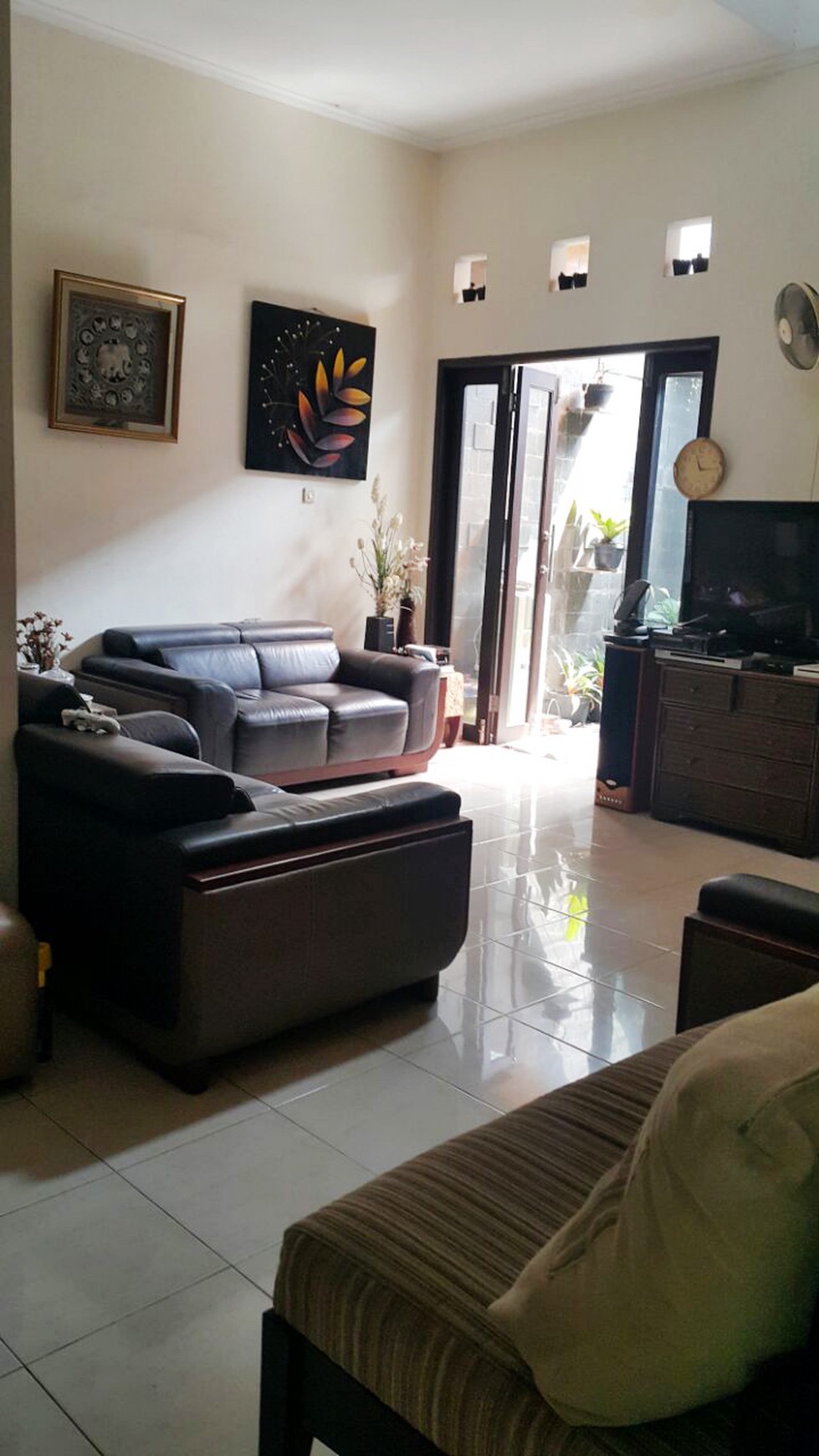 Rumah Cantik dengan halaman belakang di Pesona Bukit Bintaro