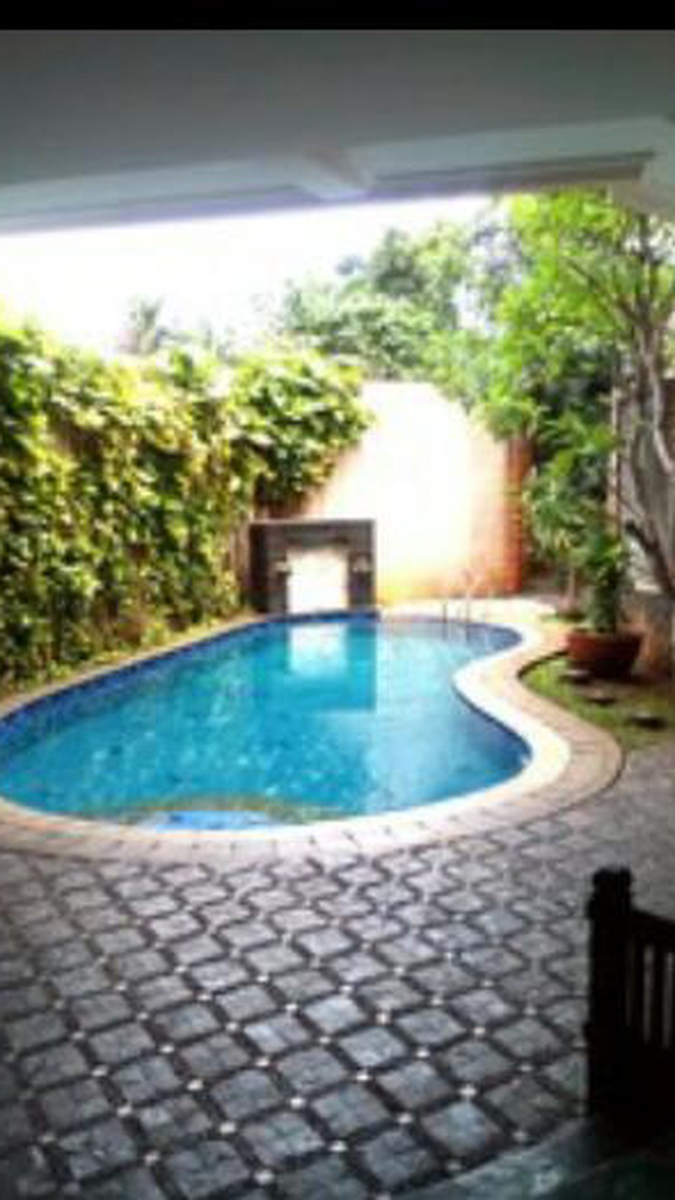 Disewakan rumah asri dan bagus di kemang