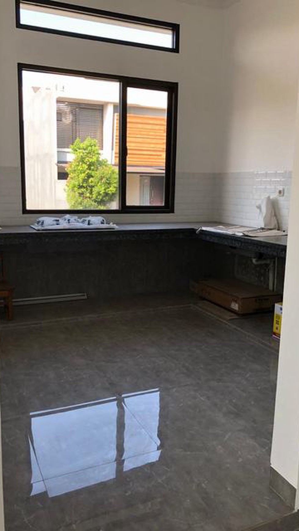 Dijual rumah di The Eminent Prestigia BSD City Tangerang hadap Selatan dan Timur, murah,strategis, siap huni