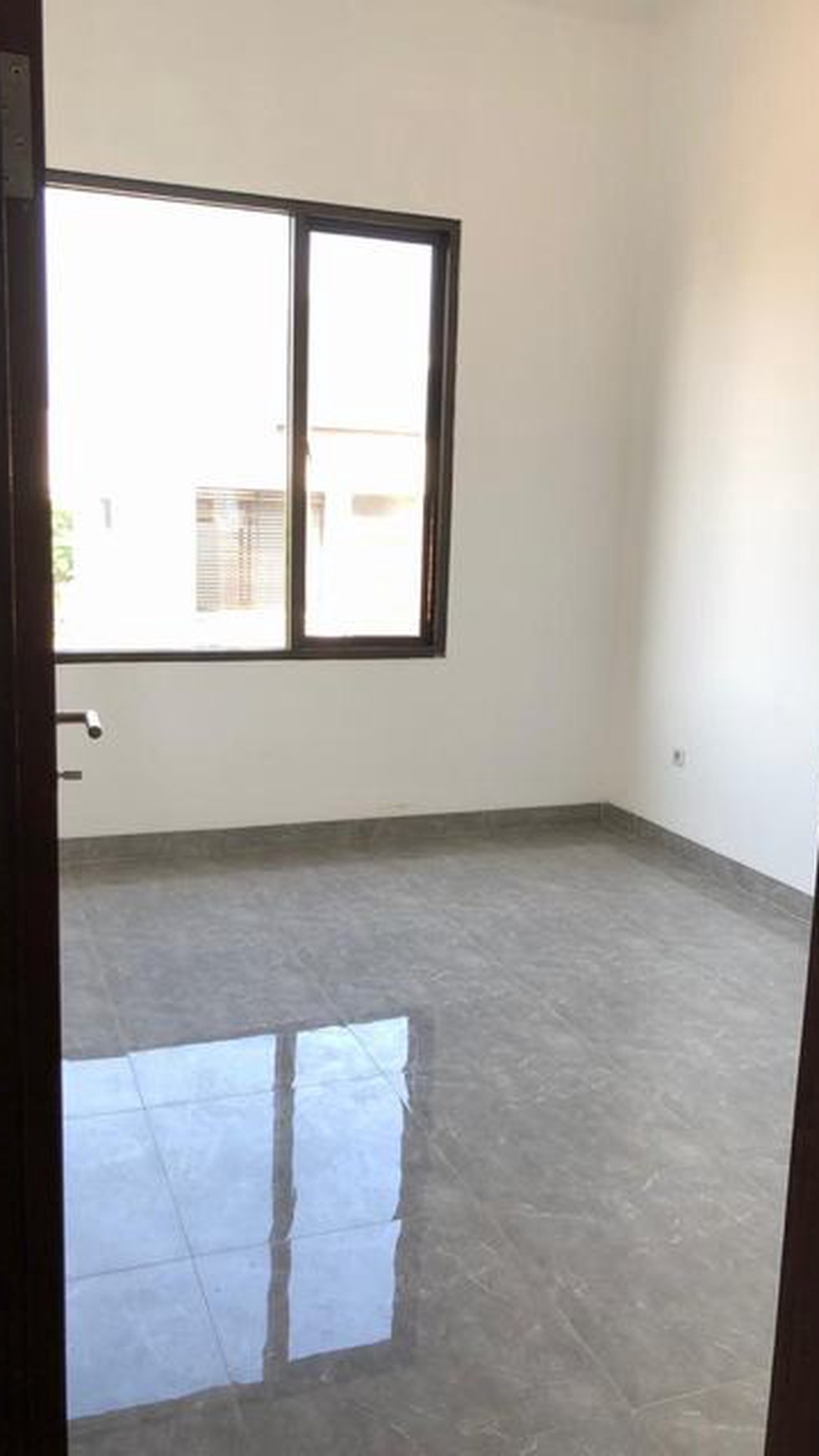 Dijual rumah di The Eminent Prestigia BSD City Tangerang hadap Selatan dan Timur, murah,strategis, siap huni