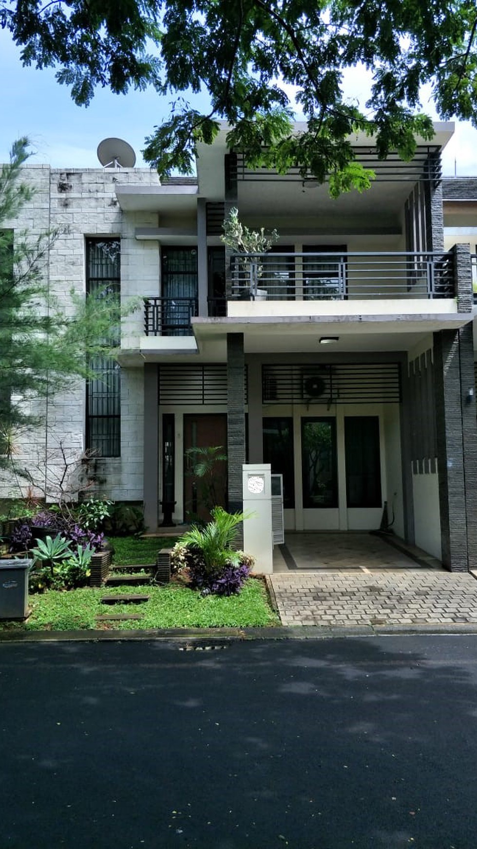 Rumah Siap Huni, Depan Taman dan Hunian Asri @Bintaro