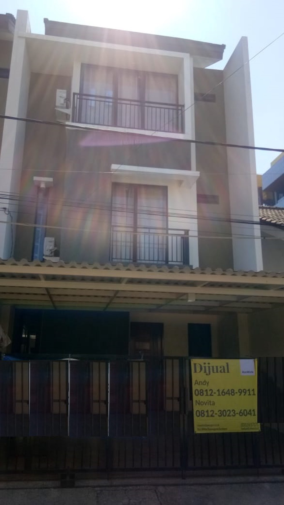 Rumah 3 lantai jalan klampis sakarosa