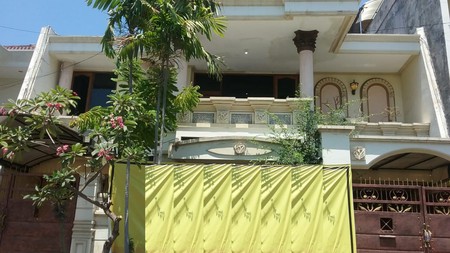 Rumah 2.5 lantai jalan manyar kertoadi