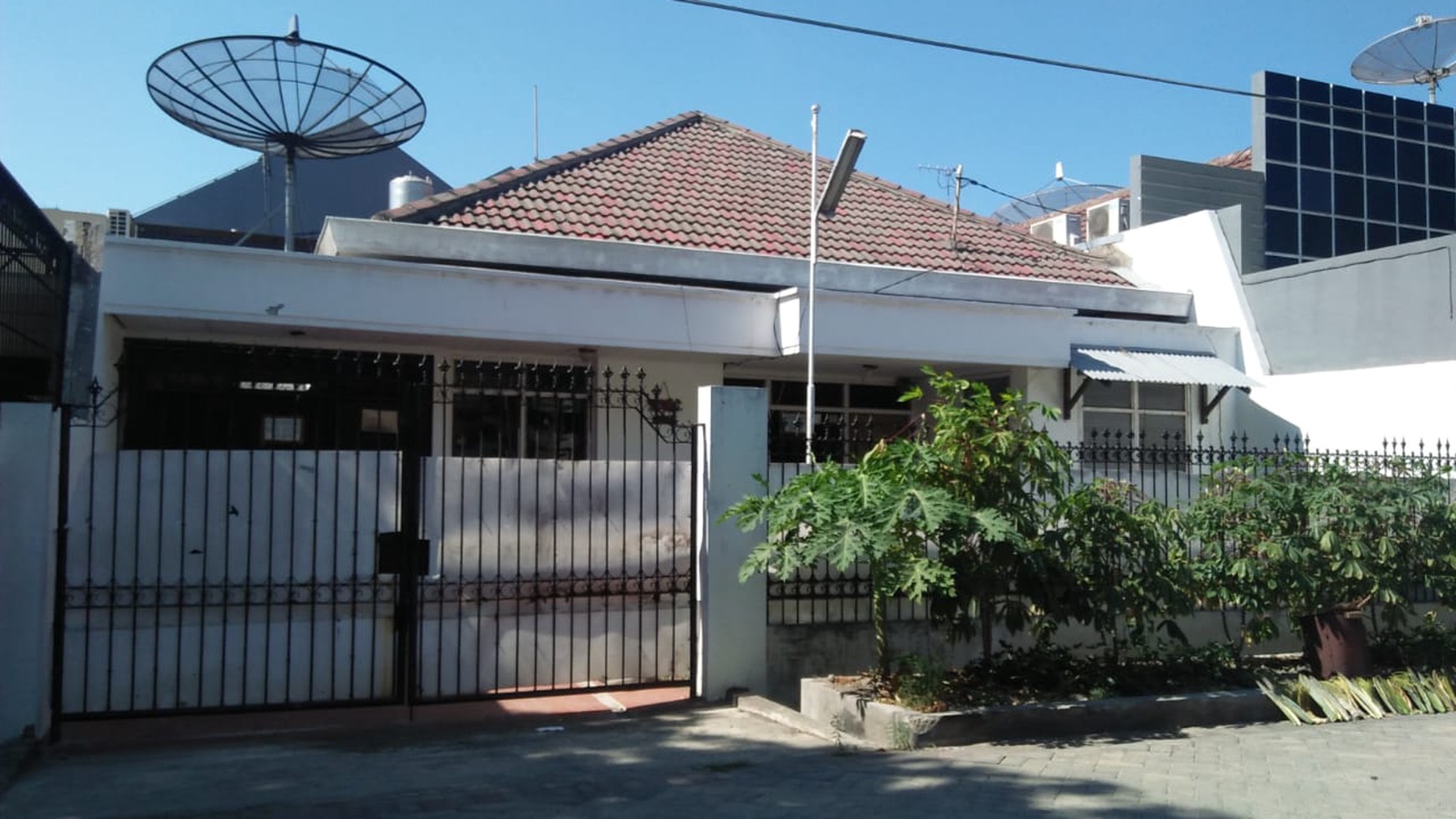 Rumah 2 lantai cocok untuk tempat tinggal jalan manyar kertoadi