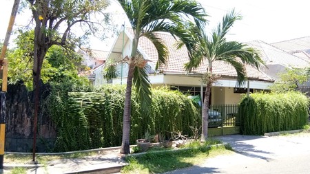 Rumah dengan Lingkungan Nyaman dan asri jalan Ngagel Jaya Tengah