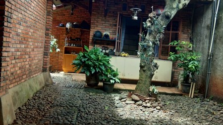 Rumah Siap Huni, Interior Klasik, dan Hunian Asri @Bambu Apus, Pamulang