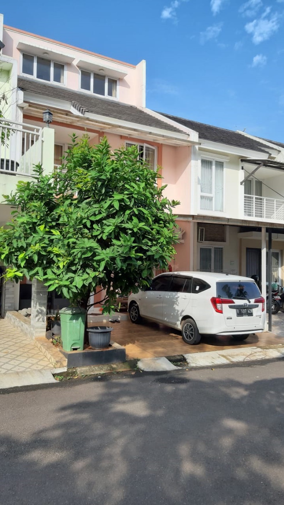 Rumah Siap Huni dengan design minimalis di cluster Paradise Resort, Ciputat