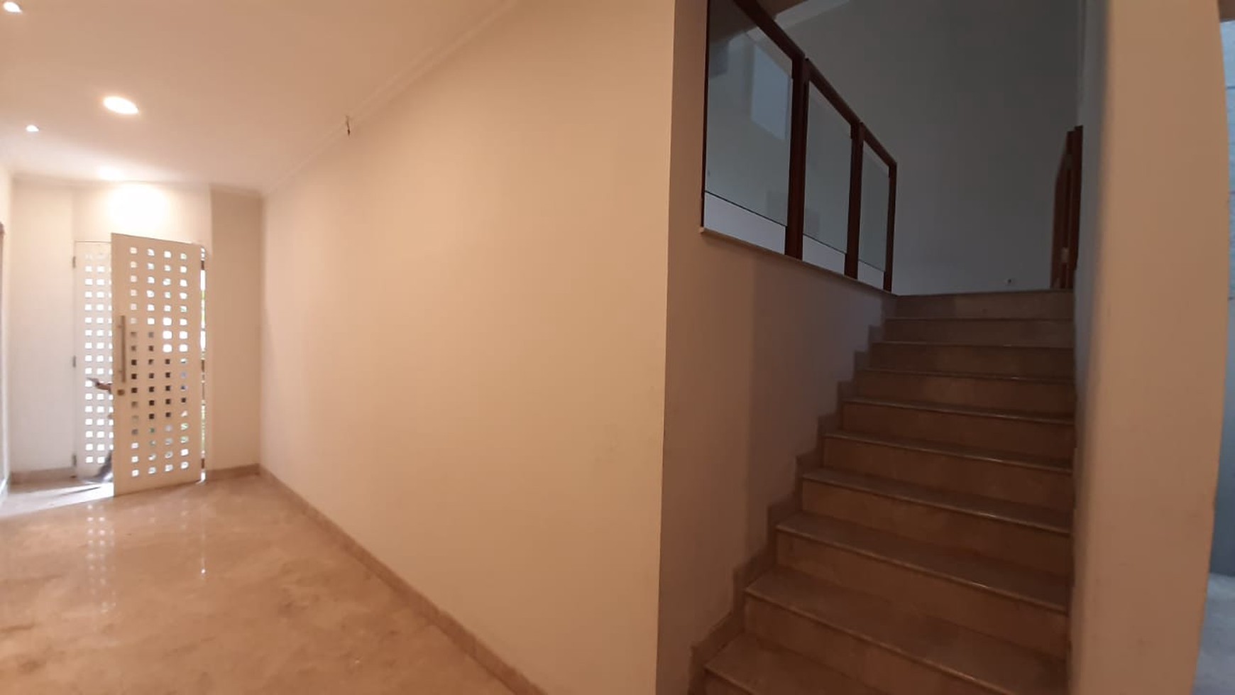 Ternyaman Rumah di Antasari Lengkap Kolam Renang