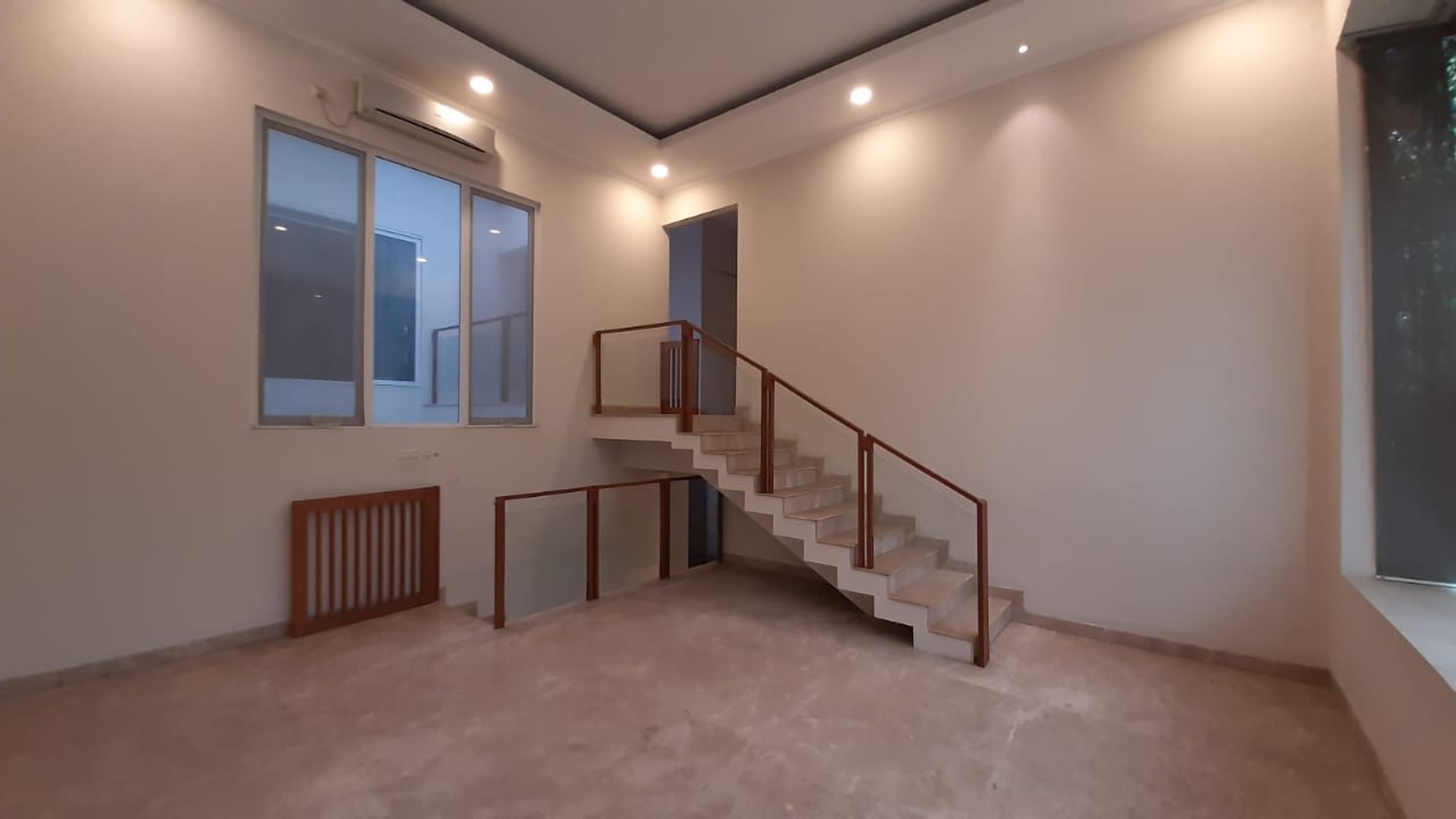 Ternyaman Rumah di Antasari Lengkap Kolam Renang